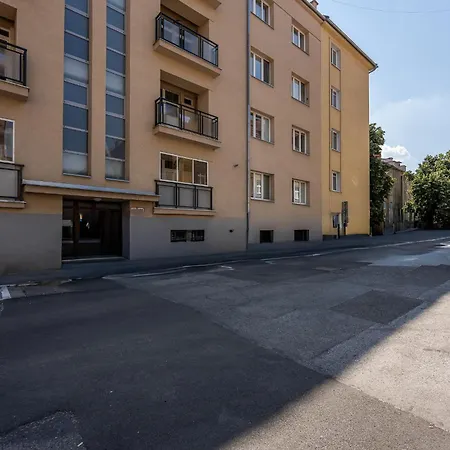 Appartement Blizko Stanice Podtatranskeho 1 Center 4 *